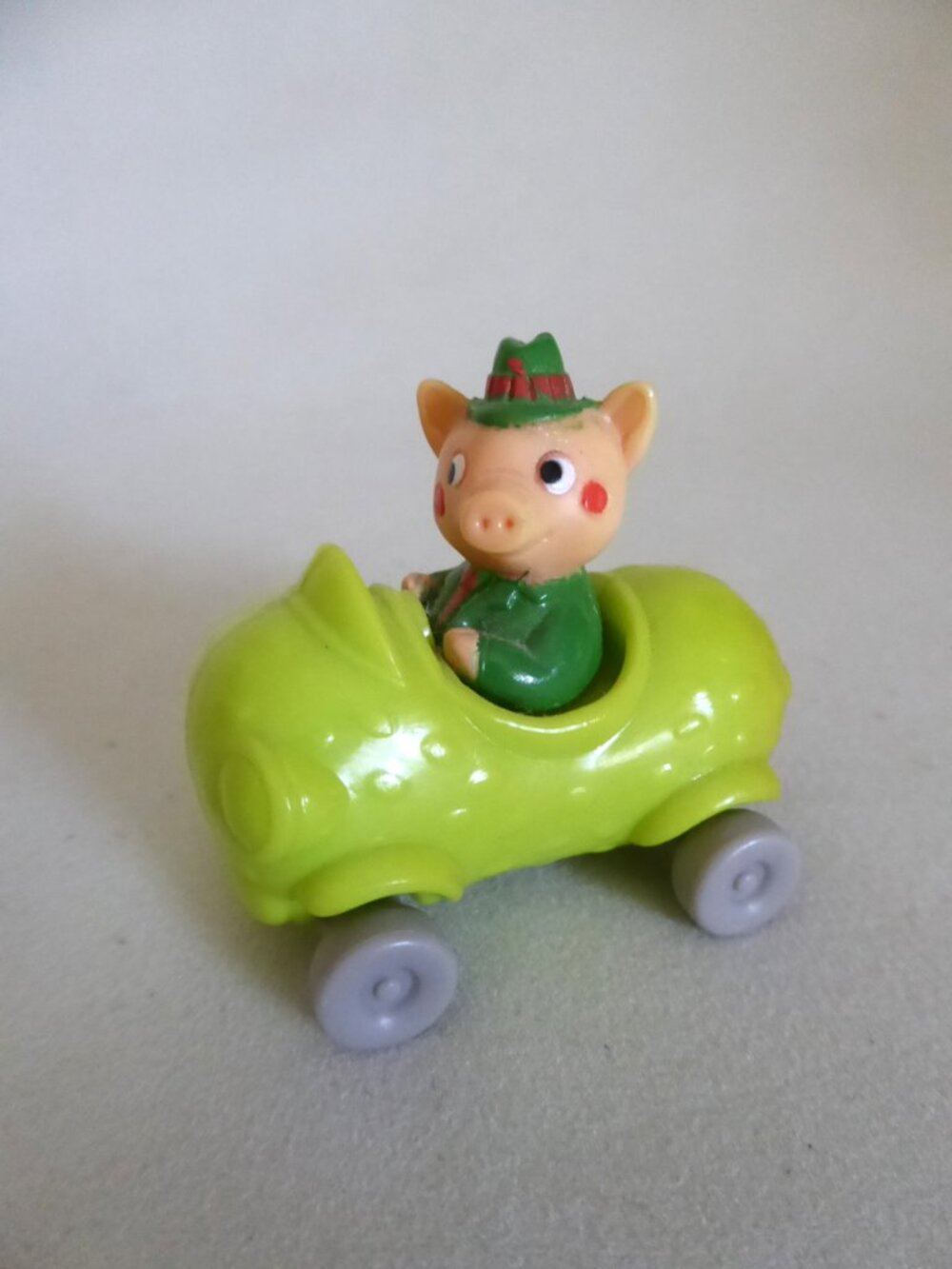 1994 McDONALDS HAPPY MEAL BUSY WORLD RICHARD SCARRY MR FUMBLE PIG PICKLE TOY CAR